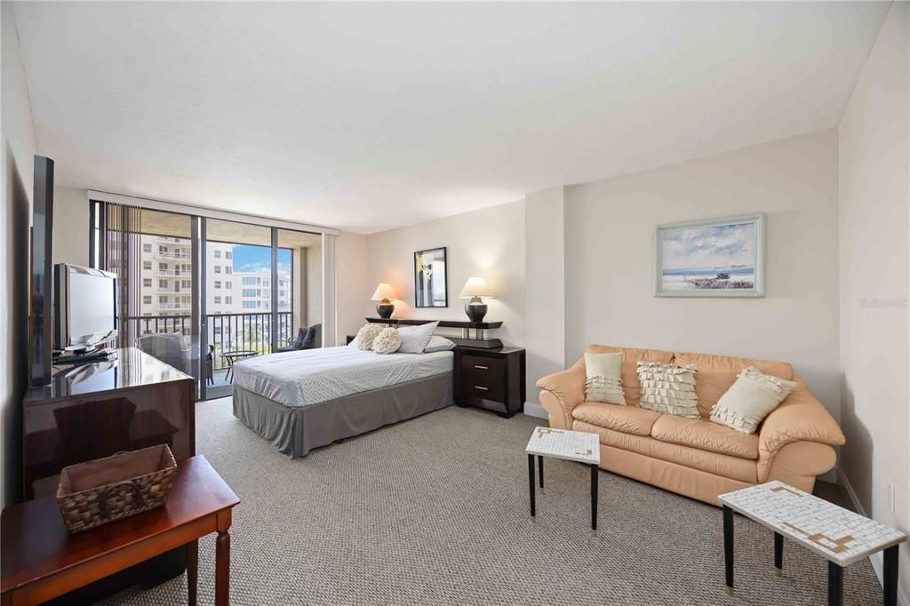 For Rent: $4,900 (2 beds, 2 baths, 1380 Square Feet)