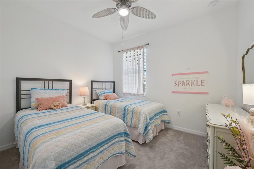 На продажу: $334,900 (3 спален, 2 ванн, 1949 Квадратных фут)