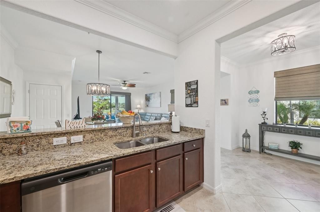 На продажу: $334,900 (3 спален, 2 ванн, 1949 Квадратных фут)