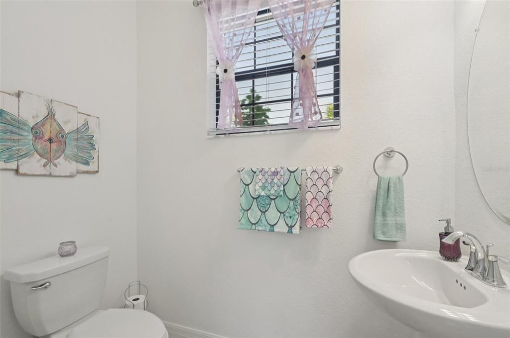 На продажу: $334,900 (3 спален, 2 ванн, 1949 Квадратных фут)