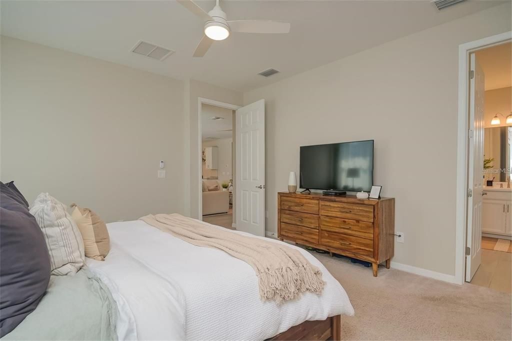 Activo con contrato: $539,900 (4 camas, 2 baños, 2196 Pies cuadrados)