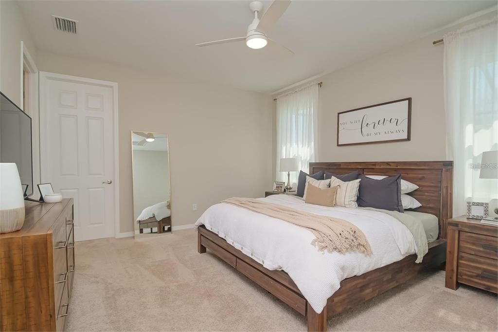 Activo con contrato: $539,900 (4 camas, 2 baños, 2196 Pies cuadrados)