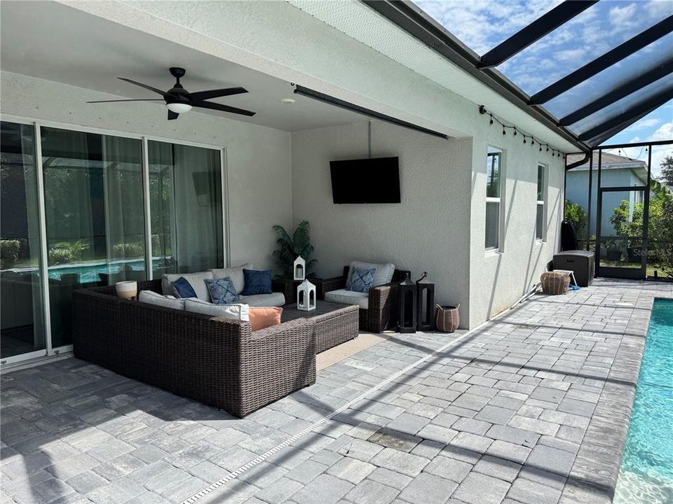 Activo con contrato: $539,900 (4 camas, 2 baños, 2196 Pies cuadrados)