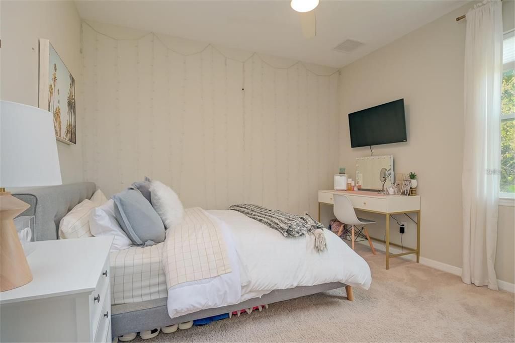 Activo con contrato: $539,900 (4 camas, 2 baños, 2196 Pies cuadrados)