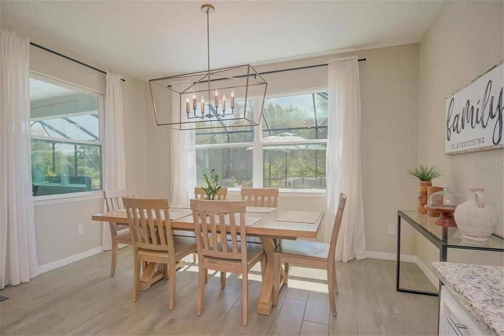 Activo con contrato: $539,900 (4 camas, 2 baños, 2196 Pies cuadrados)