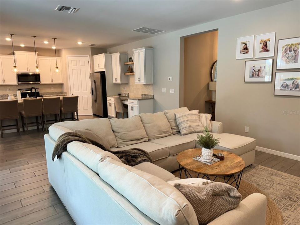 Activo con contrato: $539,900 (4 camas, 2 baños, 2196 Pies cuadrados)