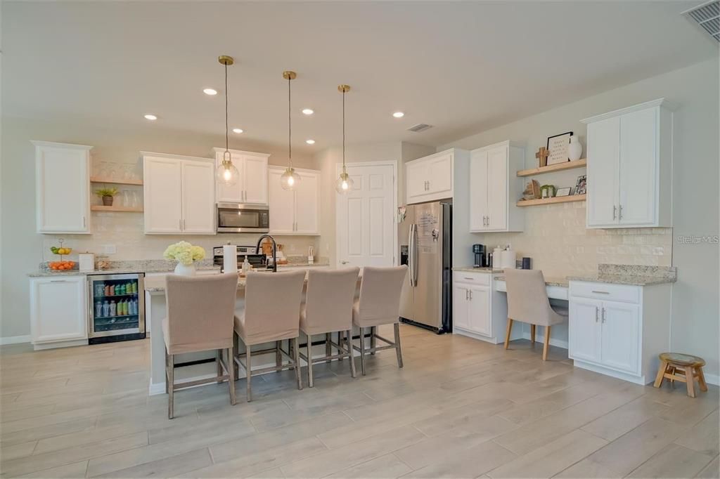 Activo con contrato: $539,900 (4 camas, 2 baños, 2196 Pies cuadrados)