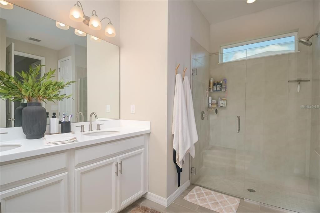 Activo con contrato: $539,900 (4 camas, 2 baños, 2196 Pies cuadrados)