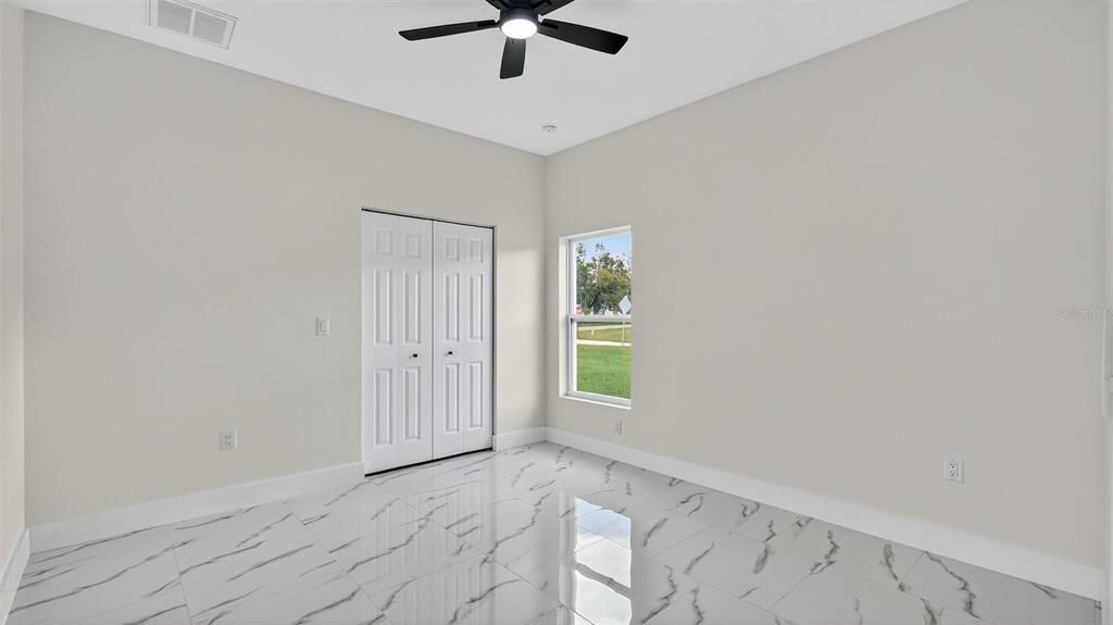 Activo con contrato: $459,900 (4 camas, 2 baños, 2162 Pies cuadrados)