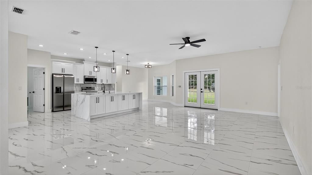 Activo con contrato: $459,900 (4 camas, 2 baños, 2162 Pies cuadrados)