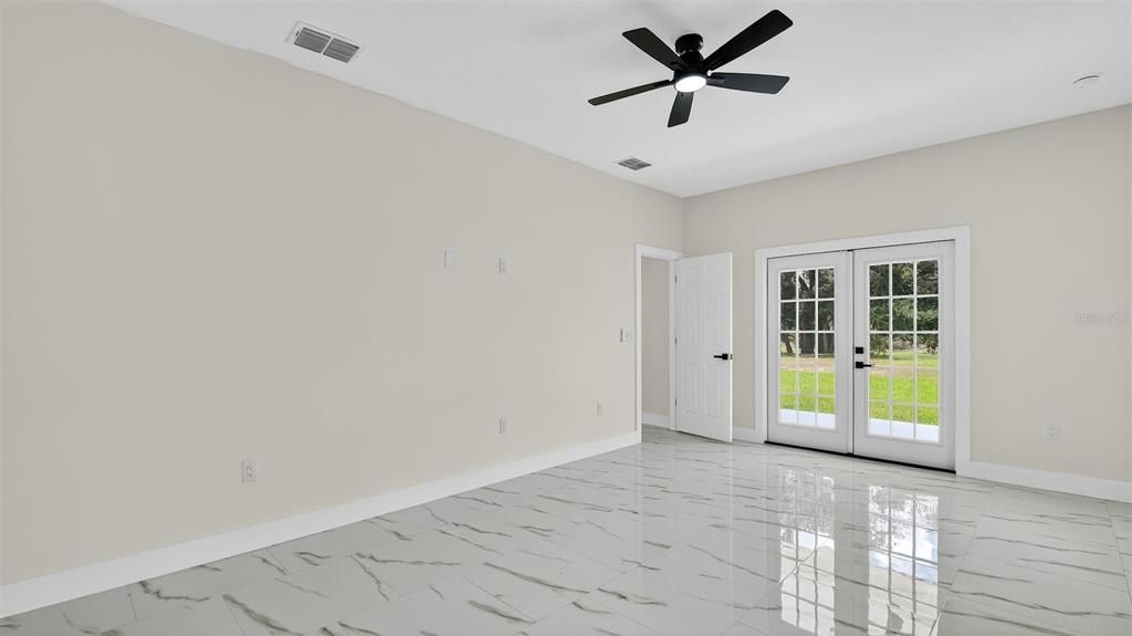 Activo con contrato: $459,900 (4 camas, 2 baños, 2162 Pies cuadrados)