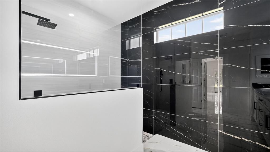 Activo con contrato: $459,900 (4 camas, 2 baños, 2162 Pies cuadrados)