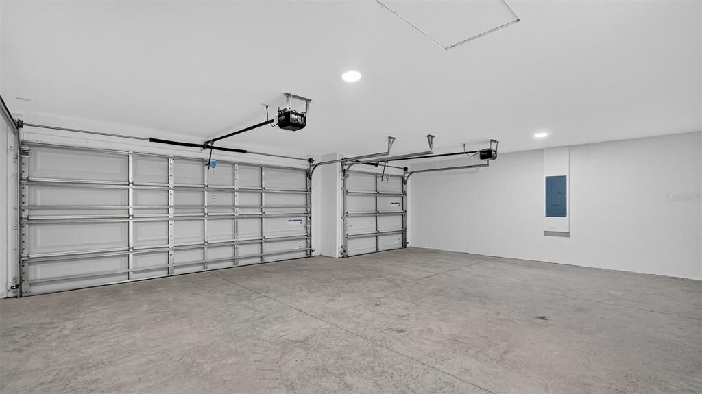 Activo con contrato: $459,900 (4 camas, 2 baños, 2162 Pies cuadrados)