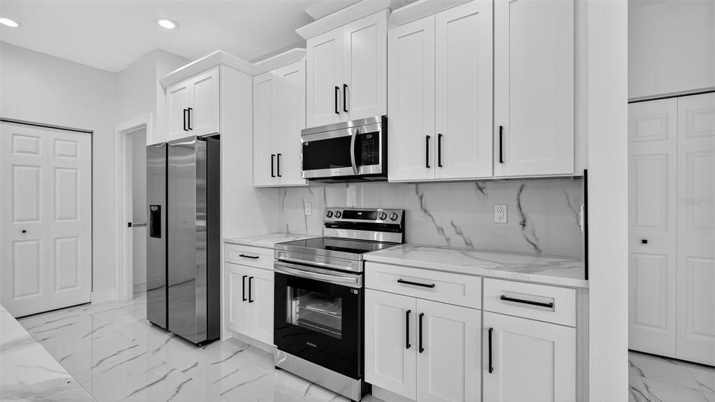 Activo con contrato: $459,900 (4 camas, 2 baños, 2162 Pies cuadrados)