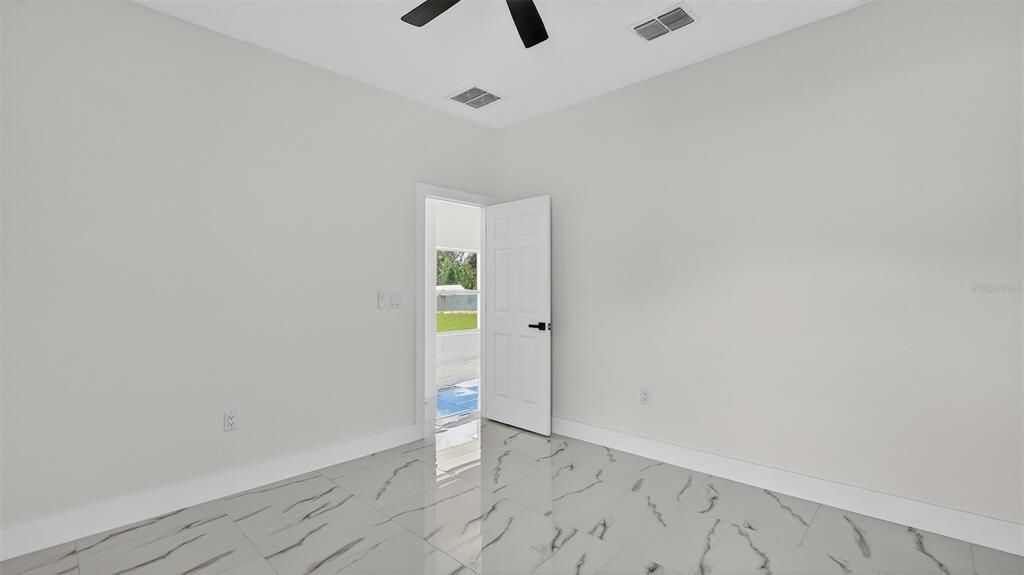 Activo con contrato: $459,900 (4 camas, 2 baños, 2162 Pies cuadrados)