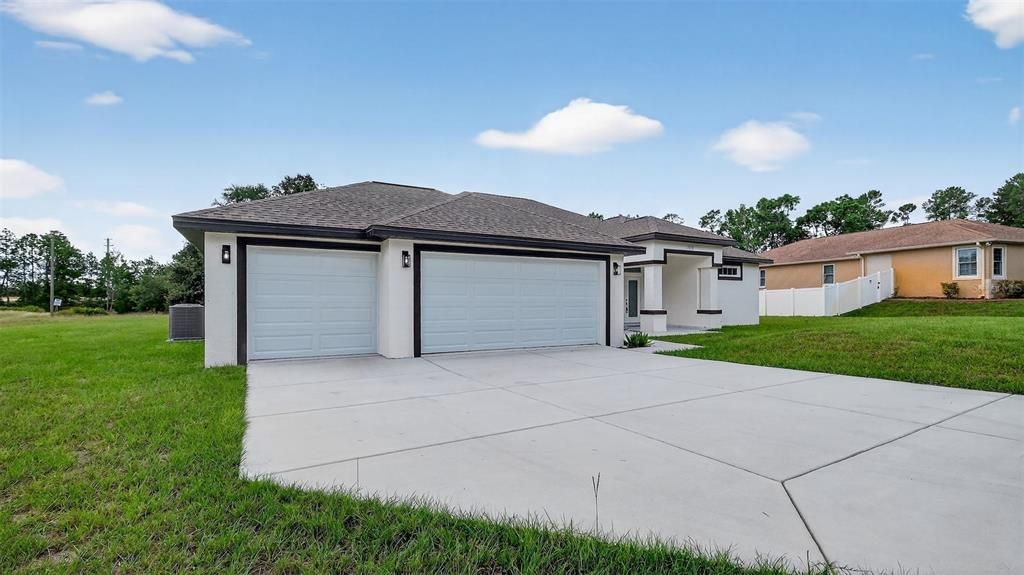 Activo con contrato: $459,900 (4 camas, 2 baños, 2162 Pies cuadrados)