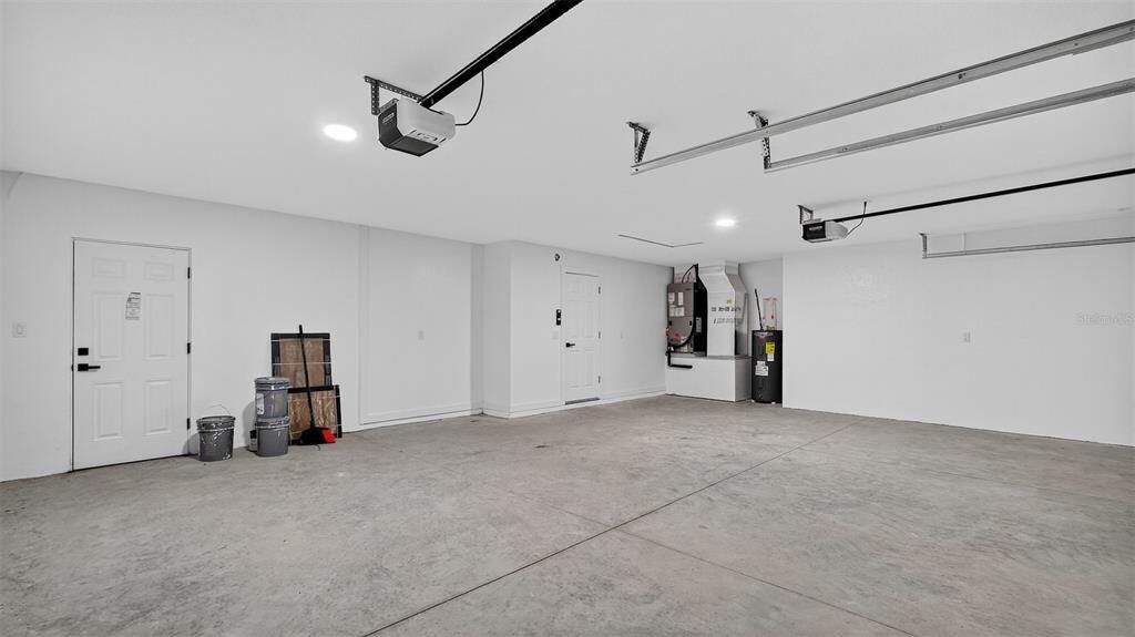 Activo con contrato: $459,900 (4 camas, 2 baños, 2162 Pies cuadrados)