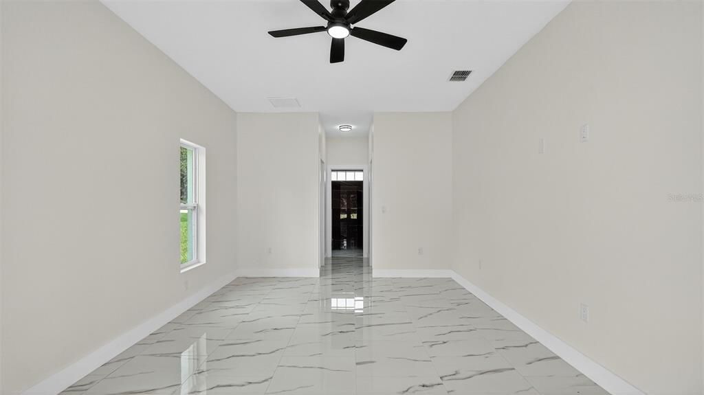 Activo con contrato: $459,900 (4 camas, 2 baños, 2162 Pies cuadrados)