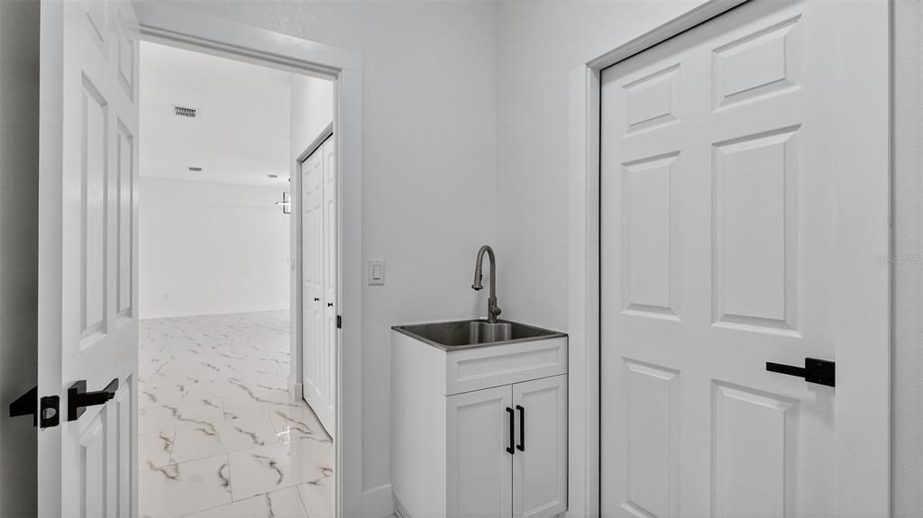 Activo con contrato: $459,900 (4 camas, 2 baños, 2162 Pies cuadrados)