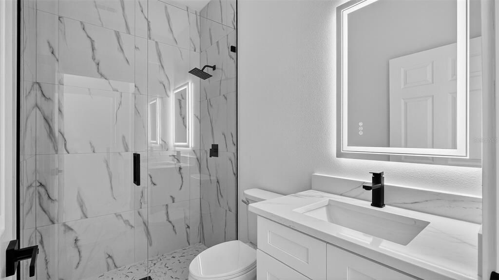 Activo con contrato: $459,900 (4 camas, 2 baños, 2162 Pies cuadrados)