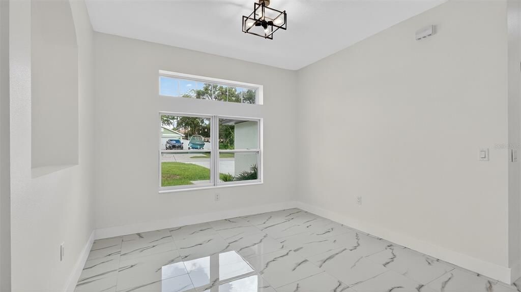 Activo con contrato: $459,900 (4 camas, 2 baños, 2162 Pies cuadrados)