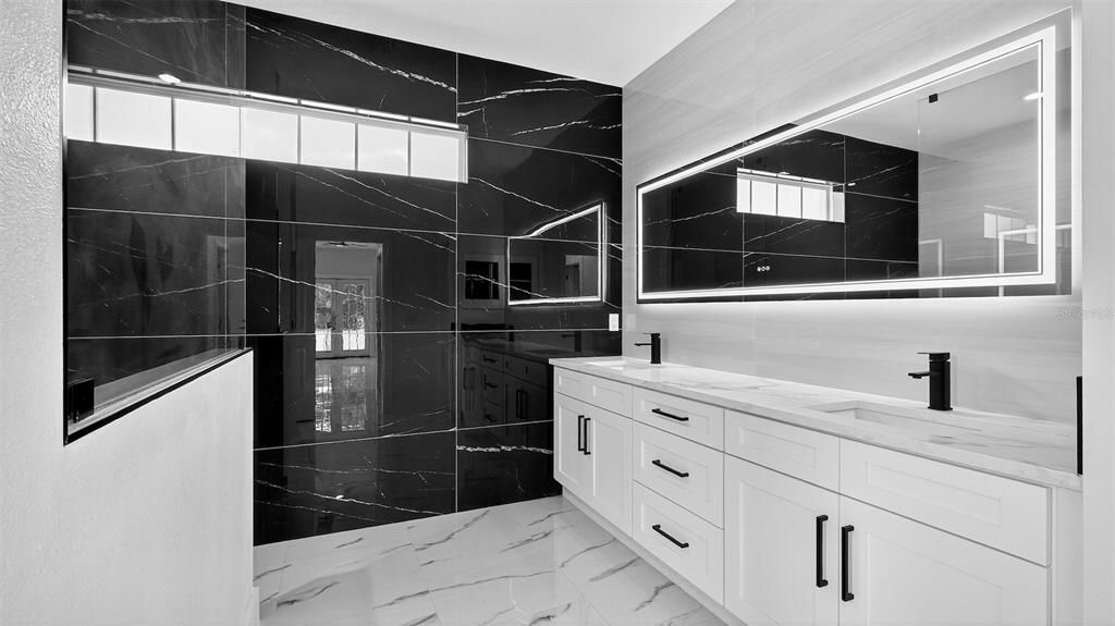 Activo con contrato: $459,900 (4 camas, 2 baños, 2162 Pies cuadrados)