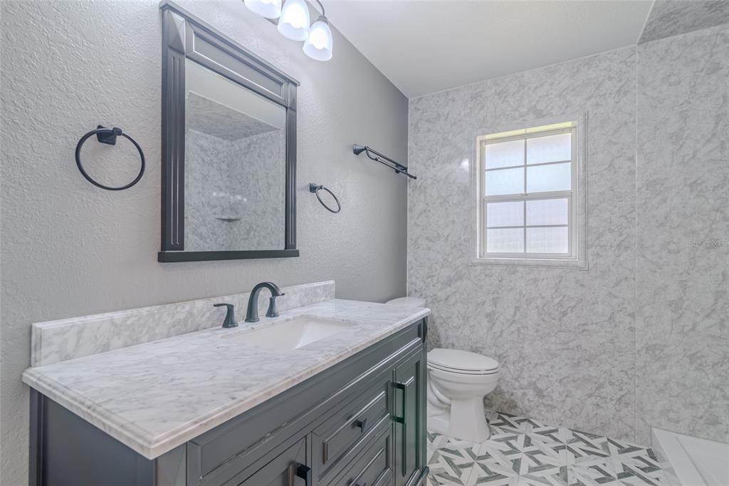 合同活跃: $379,000 (4 贝兹, 2 浴室, 2283 平方英尺)