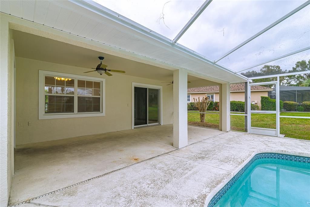 合同活跃: $379,000 (4 贝兹, 2 浴室, 2283 平方英尺)