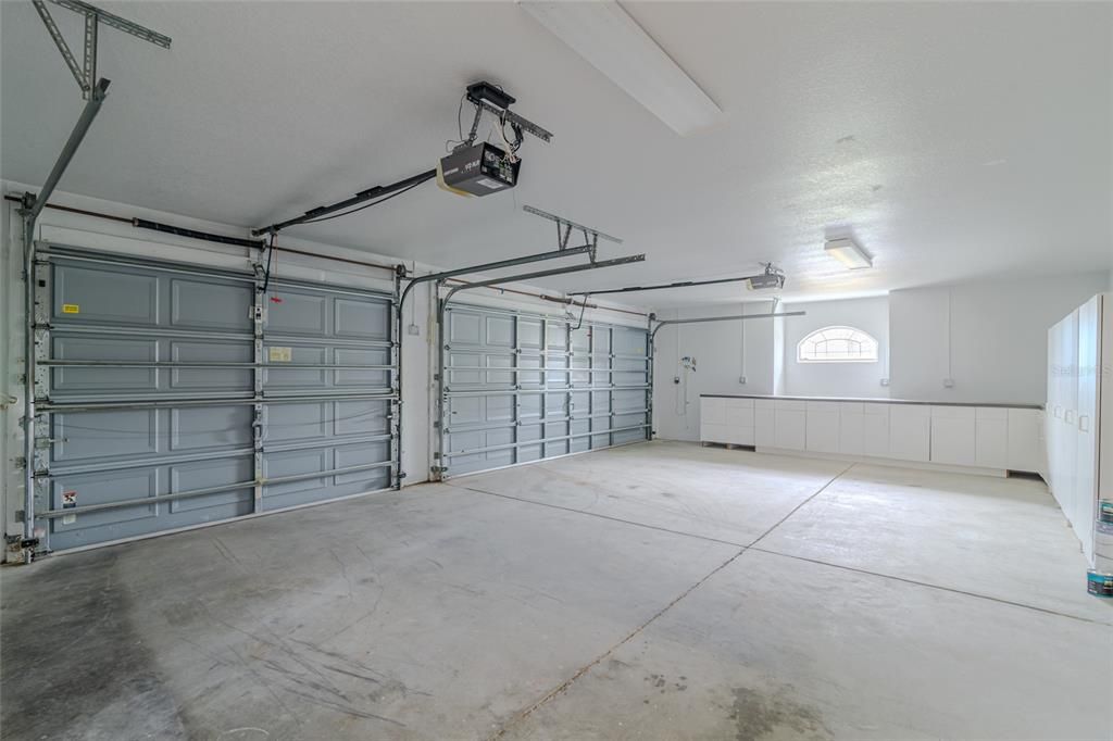 合同活跃: $379,000 (4 贝兹, 2 浴室, 2283 平方英尺)