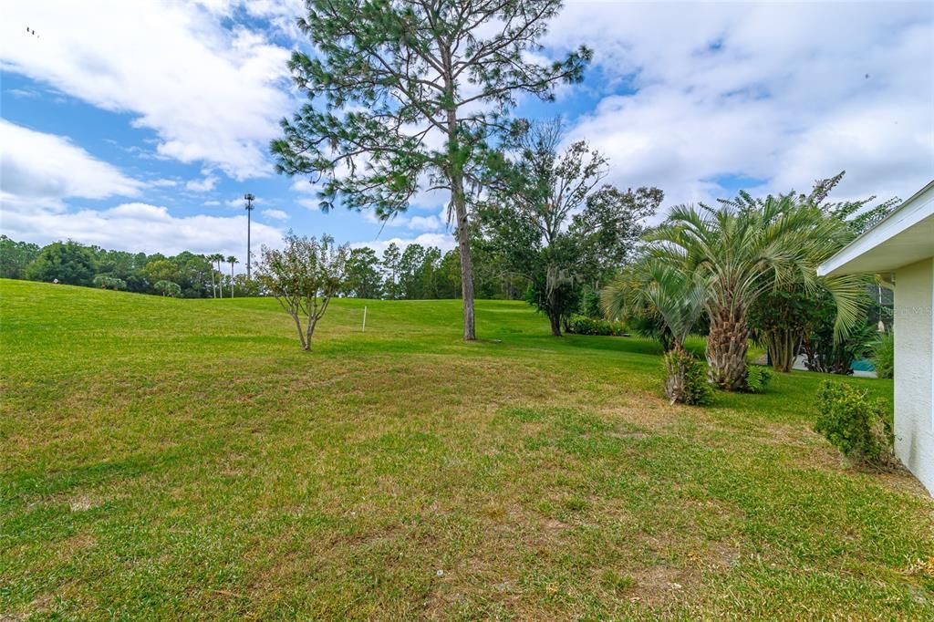 合同活跃: $379,000 (4 贝兹, 2 浴室, 2283 平方英尺)