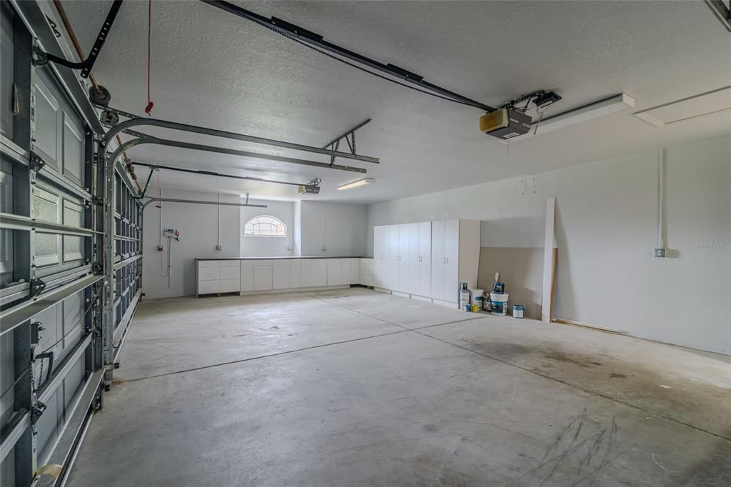 合同活跃: $379,000 (4 贝兹, 2 浴室, 2283 平方英尺)