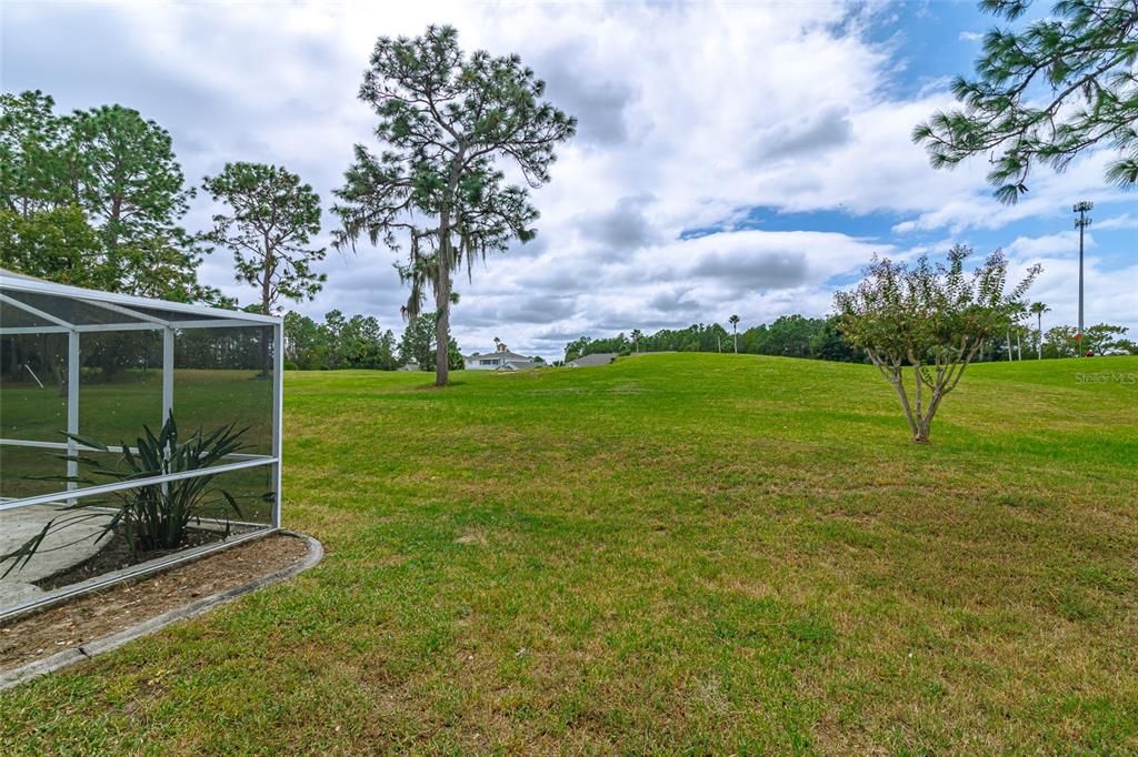 合同活跃: $379,000 (4 贝兹, 2 浴室, 2283 平方英尺)