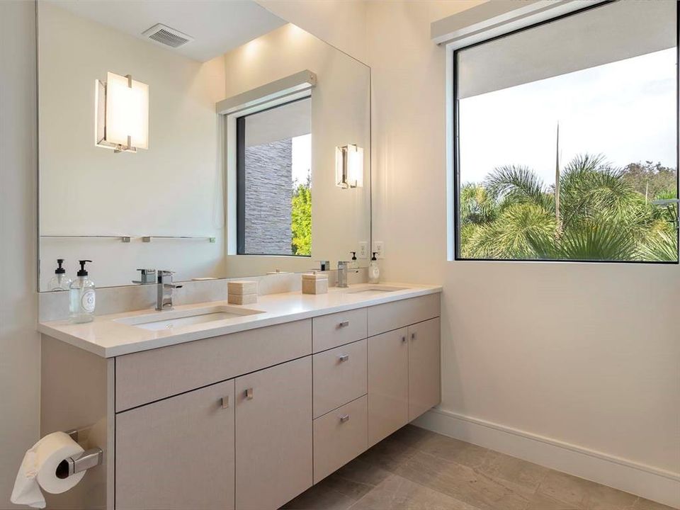 Active With Contract: $3,100,000 (5 beds, 6 baths, 4412 Square Feet)