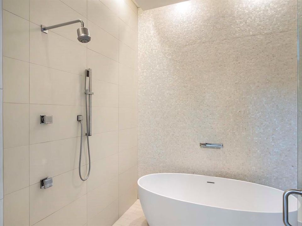 Active With Contract: $3,100,000 (5 beds, 6 baths, 4412 Square Feet)