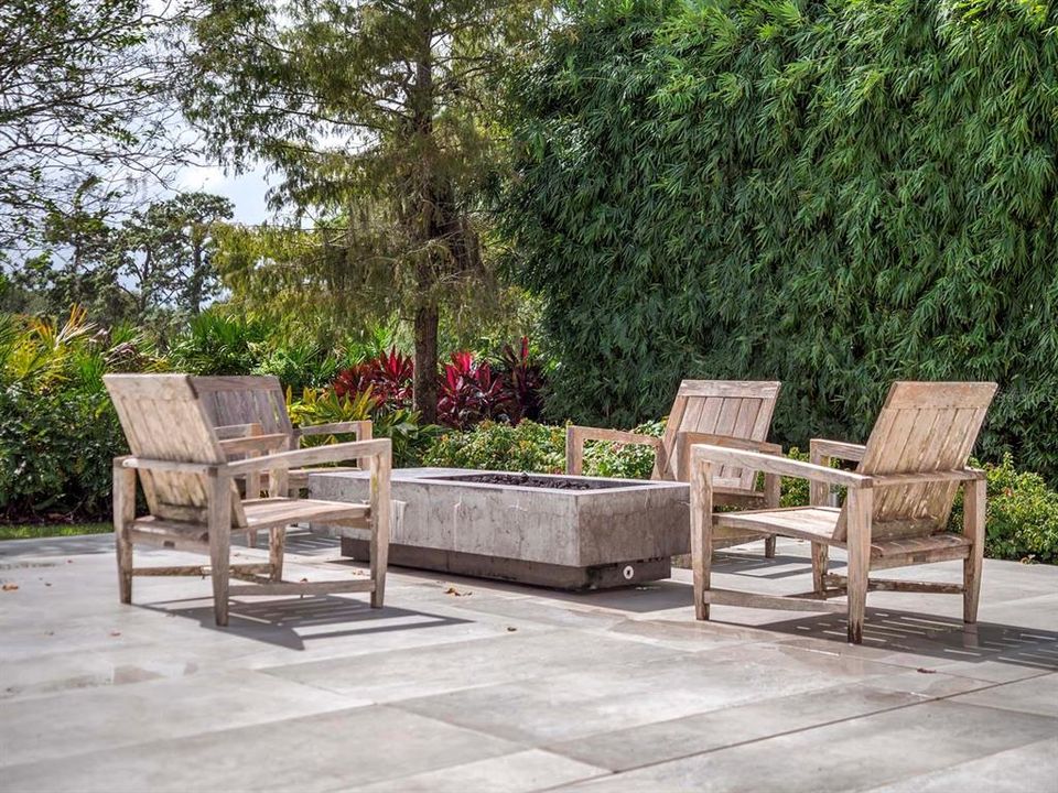 Active With Contract: $3,100,000 (5 beds, 6 baths, 4412 Square Feet)