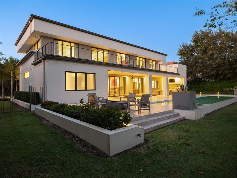 Active With Contract: $3,100,000 (5 beds, 6 baths, 4412 Square Feet)