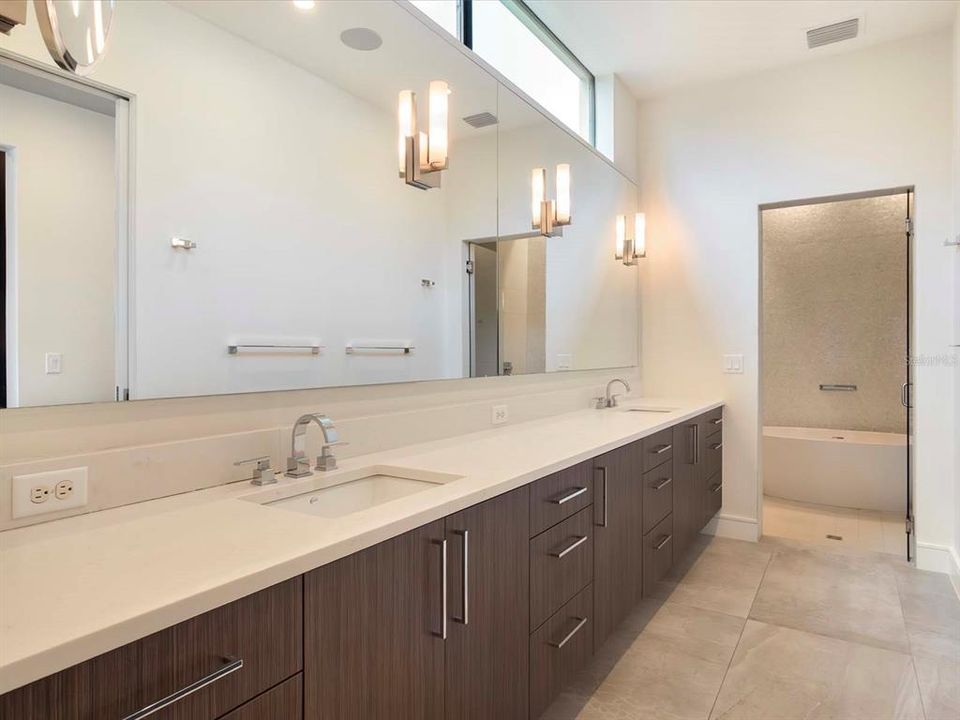 Active With Contract: $3,100,000 (5 beds, 6 baths, 4412 Square Feet)