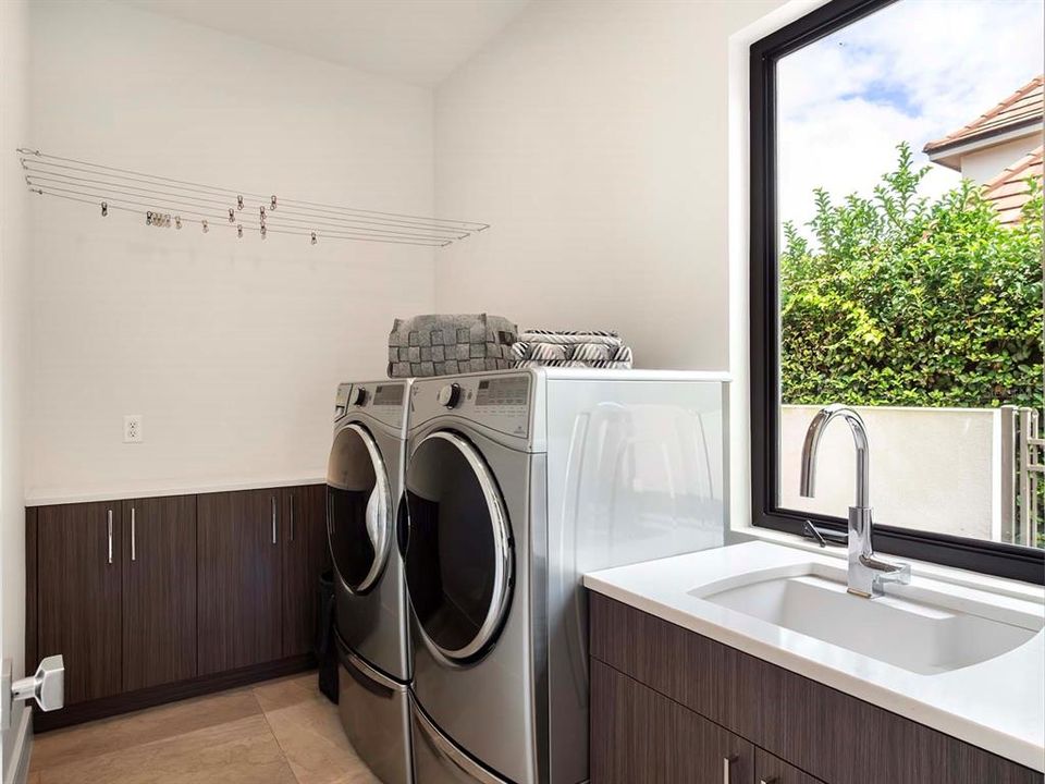 Active With Contract: $3,100,000 (5 beds, 6 baths, 4412 Square Feet)