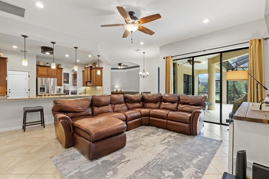 На продажу: $799,900 (4 спален, 3 ванн, 3238 Квадратных фут)