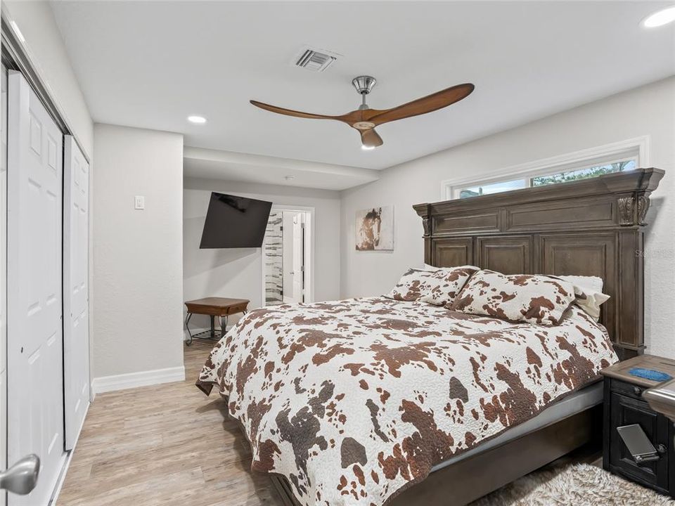 待售: $950,000 (7 贝兹, 2 浴室, 3064 平方英尺)