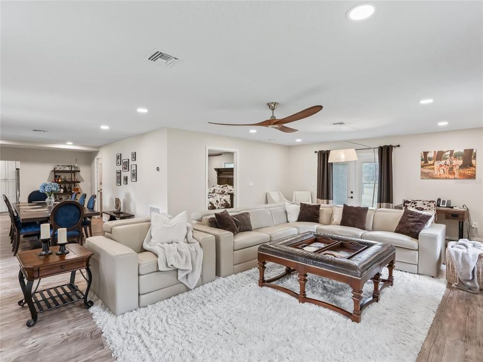 待售: $950,000 (7 贝兹, 2 浴室, 3064 平方英尺)