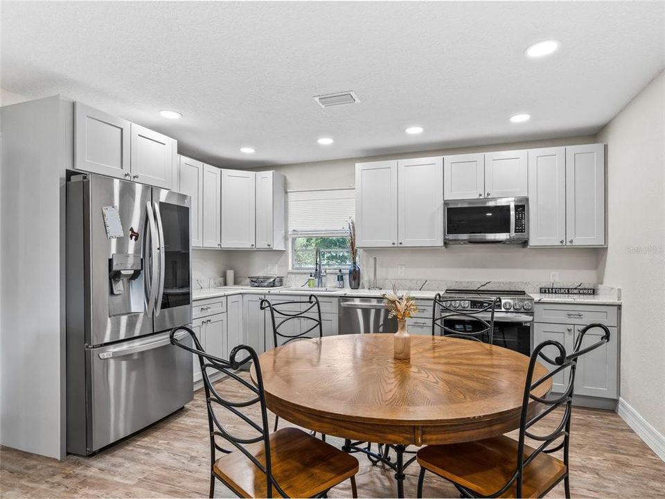 待售: $950,000 (7 贝兹, 2 浴室, 3064 平方英尺)