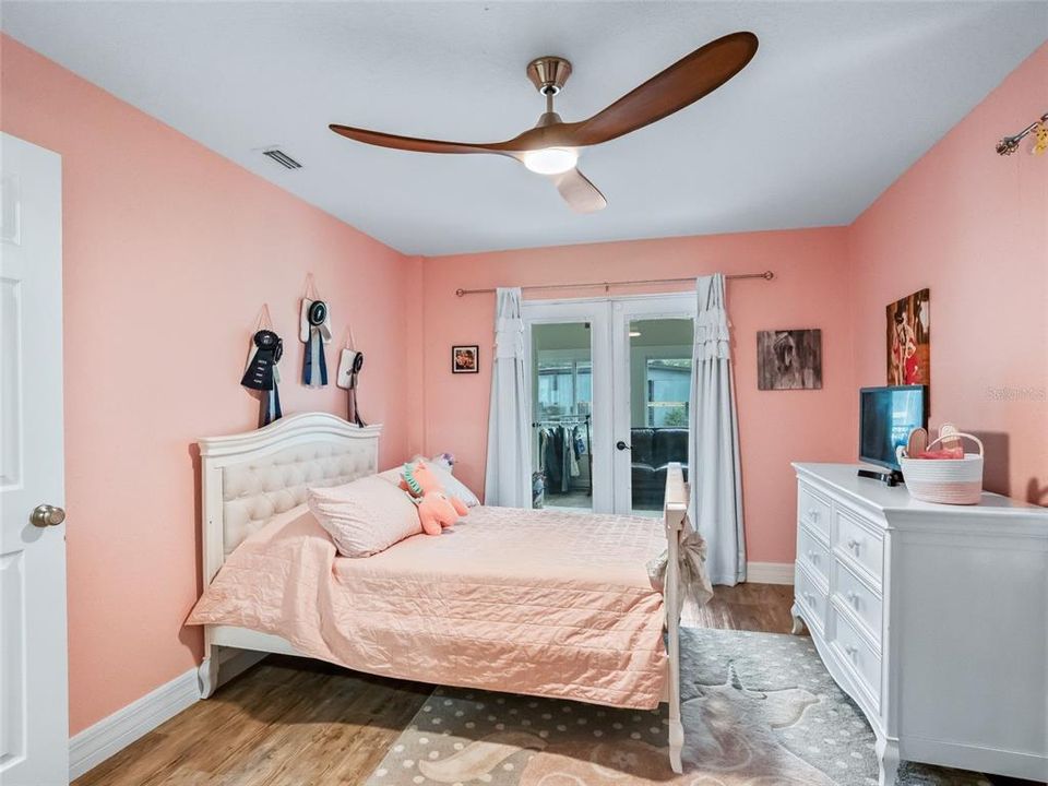 待售: $950,000 (7 贝兹, 2 浴室, 3064 平方英尺)