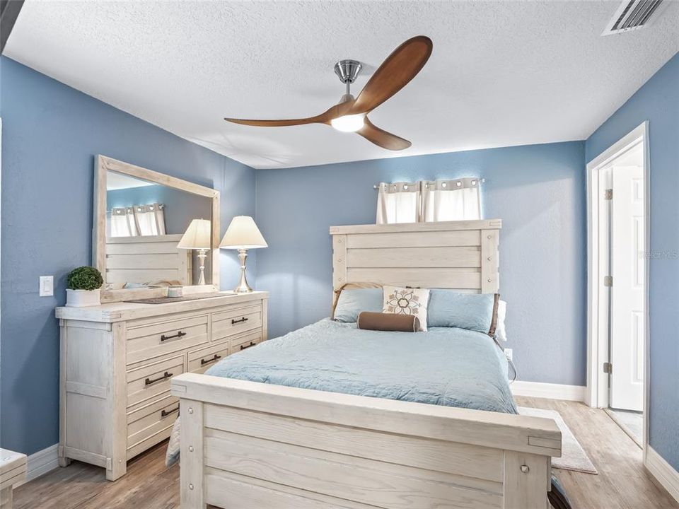 待售: $950,000 (7 贝兹, 2 浴室, 3064 平方英尺)