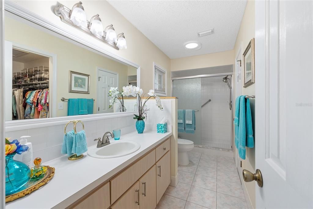 For Sale: $329,900 (2 beds, 2 baths, 1678 Square Feet)