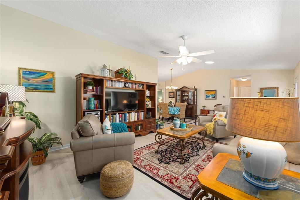 For Sale: $329,900 (2 beds, 2 baths, 1678 Square Feet)