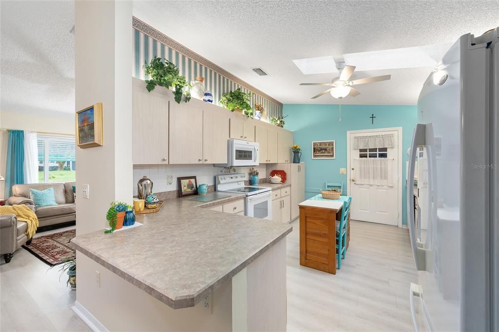 For Sale: $329,900 (2 beds, 2 baths, 1678 Square Feet)