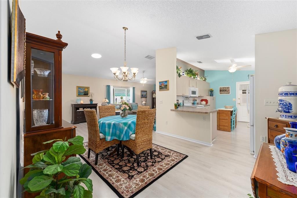 For Sale: $329,900 (2 beds, 2 baths, 1678 Square Feet)