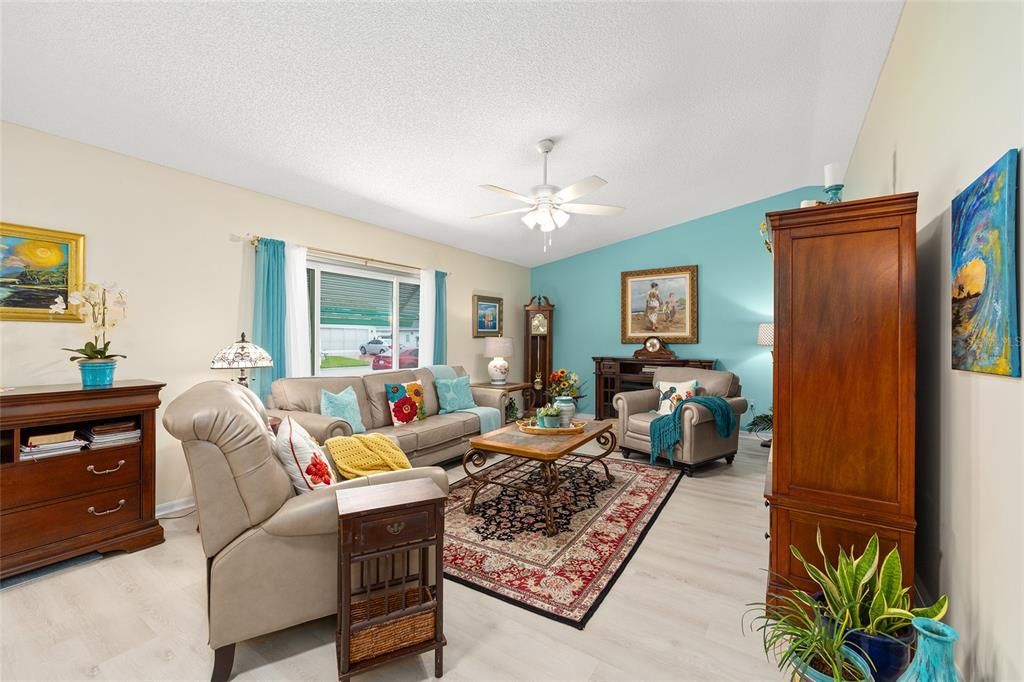 For Sale: $329,900 (2 beds, 2 baths, 1678 Square Feet)