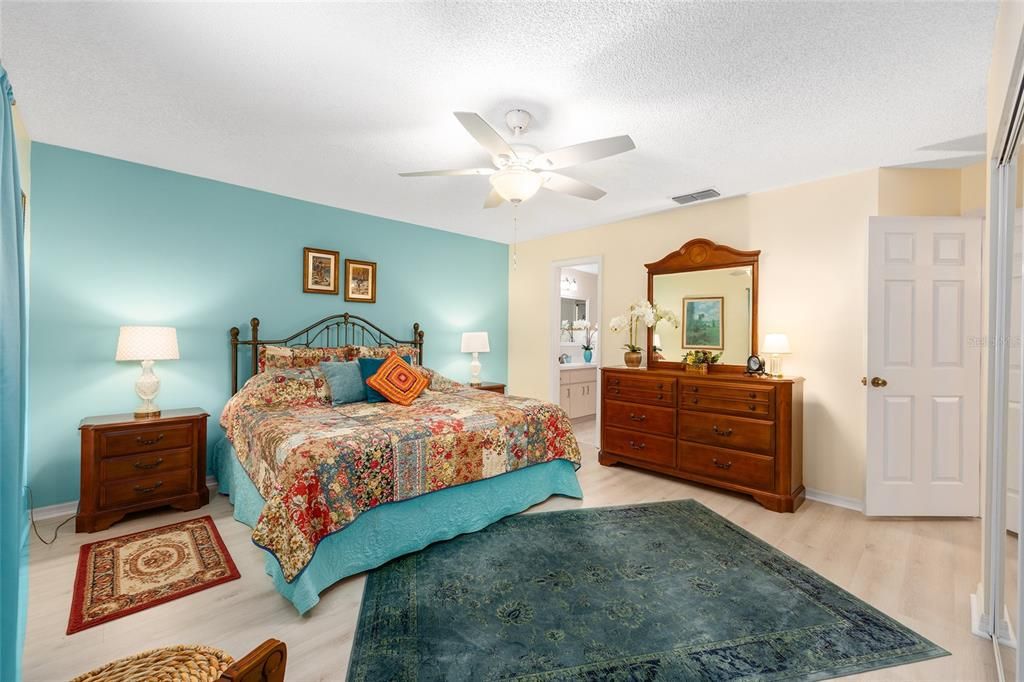 For Sale: $329,900 (2 beds, 2 baths, 1678 Square Feet)